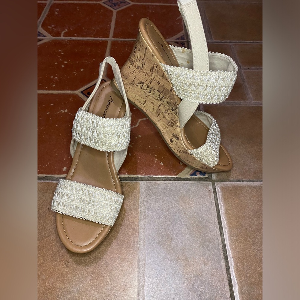 American Eagle Tan nude beige Sandals heels size 8.5 size 8 1/2